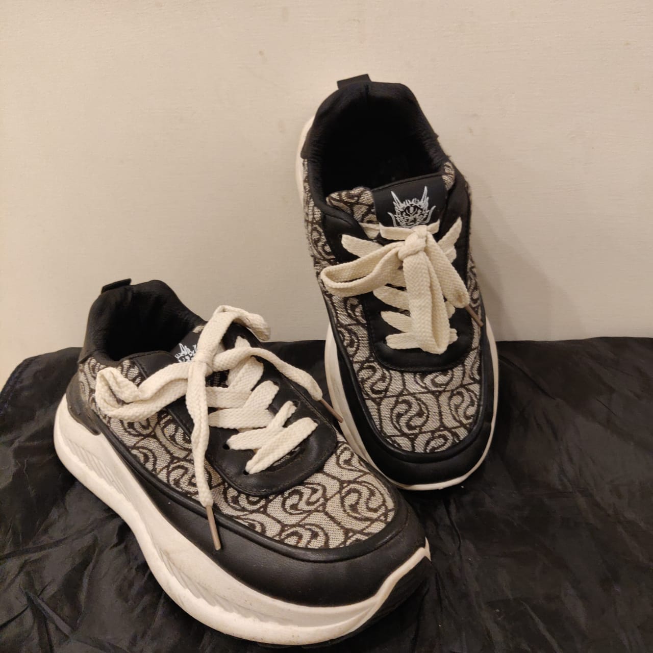 Vintage Sneakers for Men - Retro Style